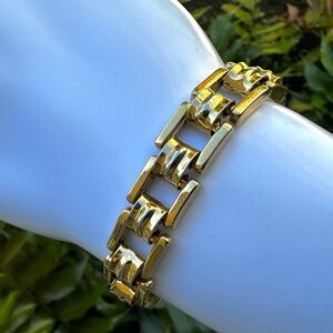 Napier vintage gold tone link bracelet
